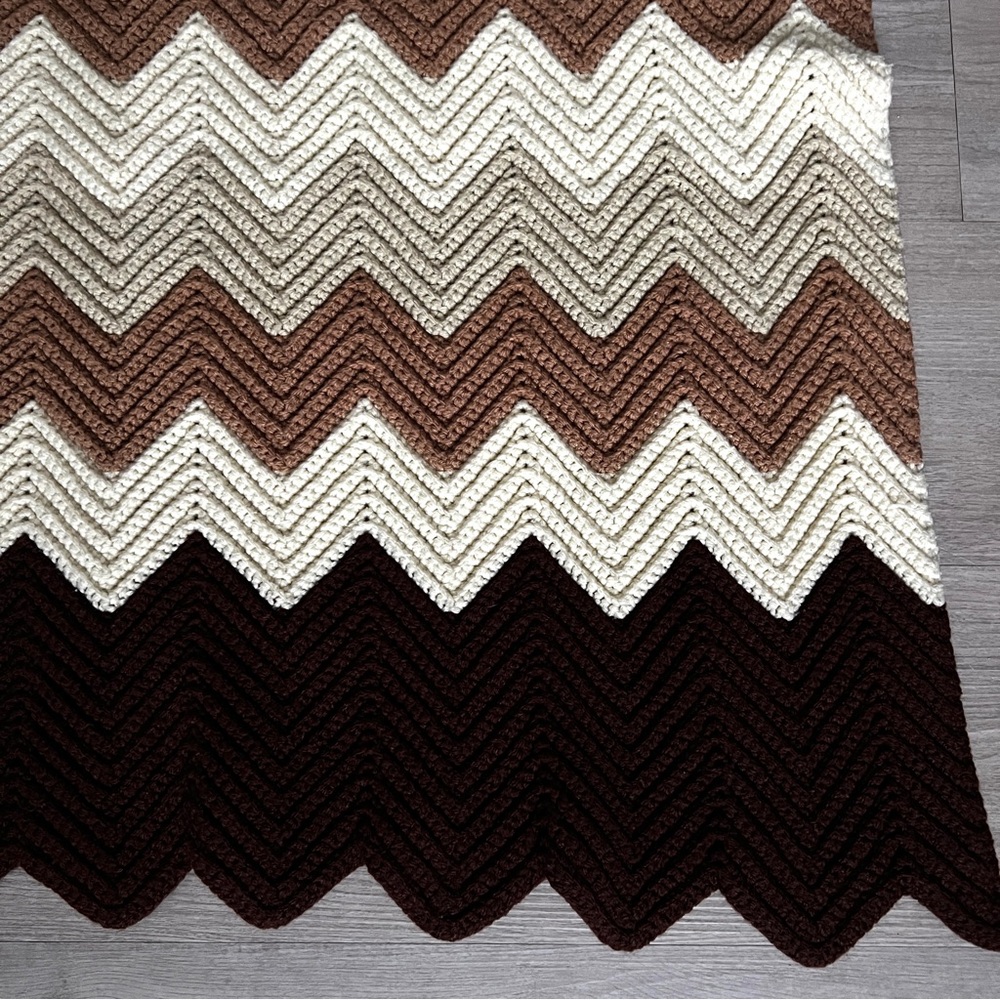Vintage Hand Knit Afghan Blanket Handmade Chevron Pattern Browns Tans Cream - Picture 5 of 5